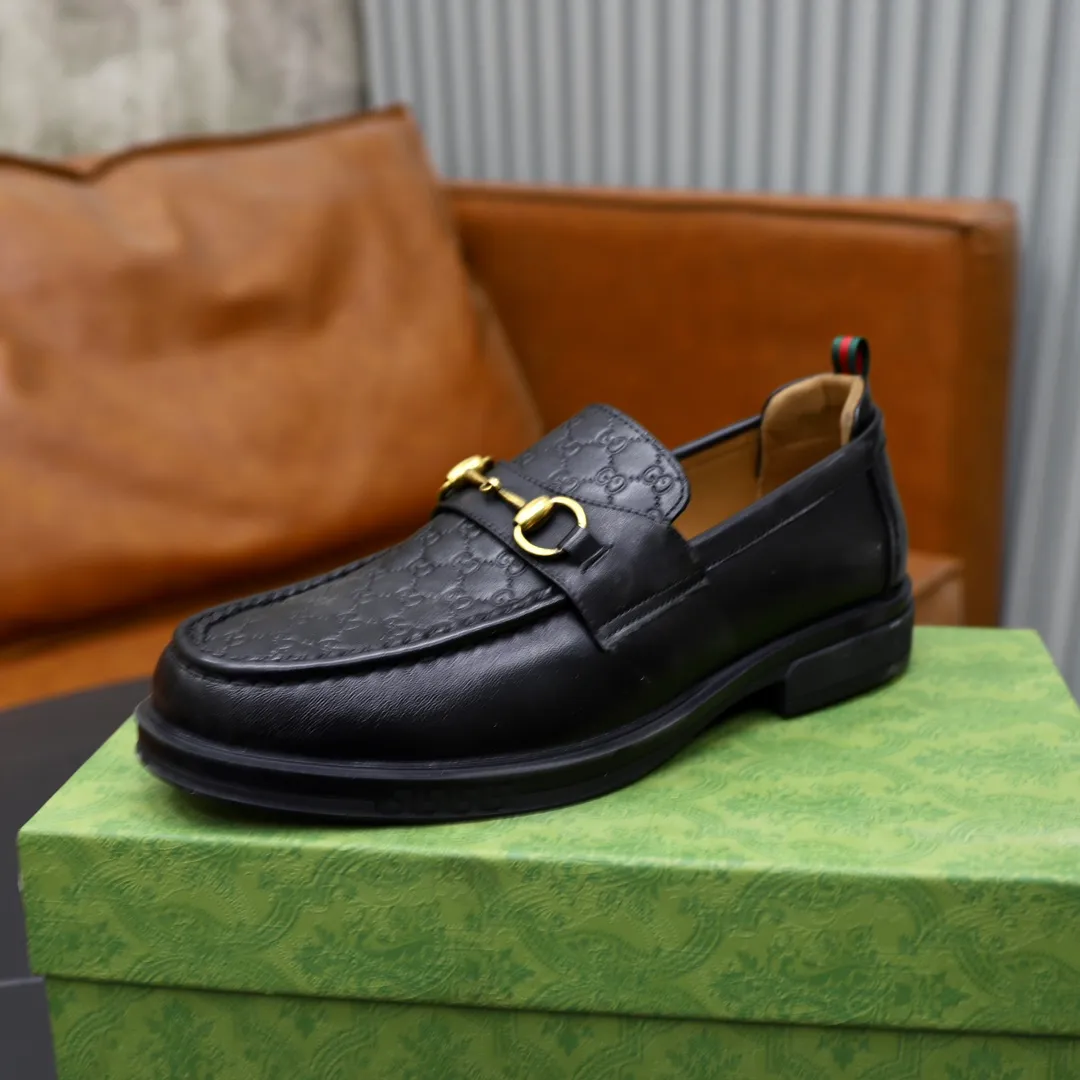 Men's shoes: 250🙅‍♂️🙅‍♂️🙅‍♂️Niuli Brand: GUCCI Size: 38-44 (45 can be customized) Level: Counter classic Material: Original soft cowhide upper Comfortable cowhide lining Original lightweight outsole Style category: Business casual footwear Driving leather shoes Color: Actual picture color